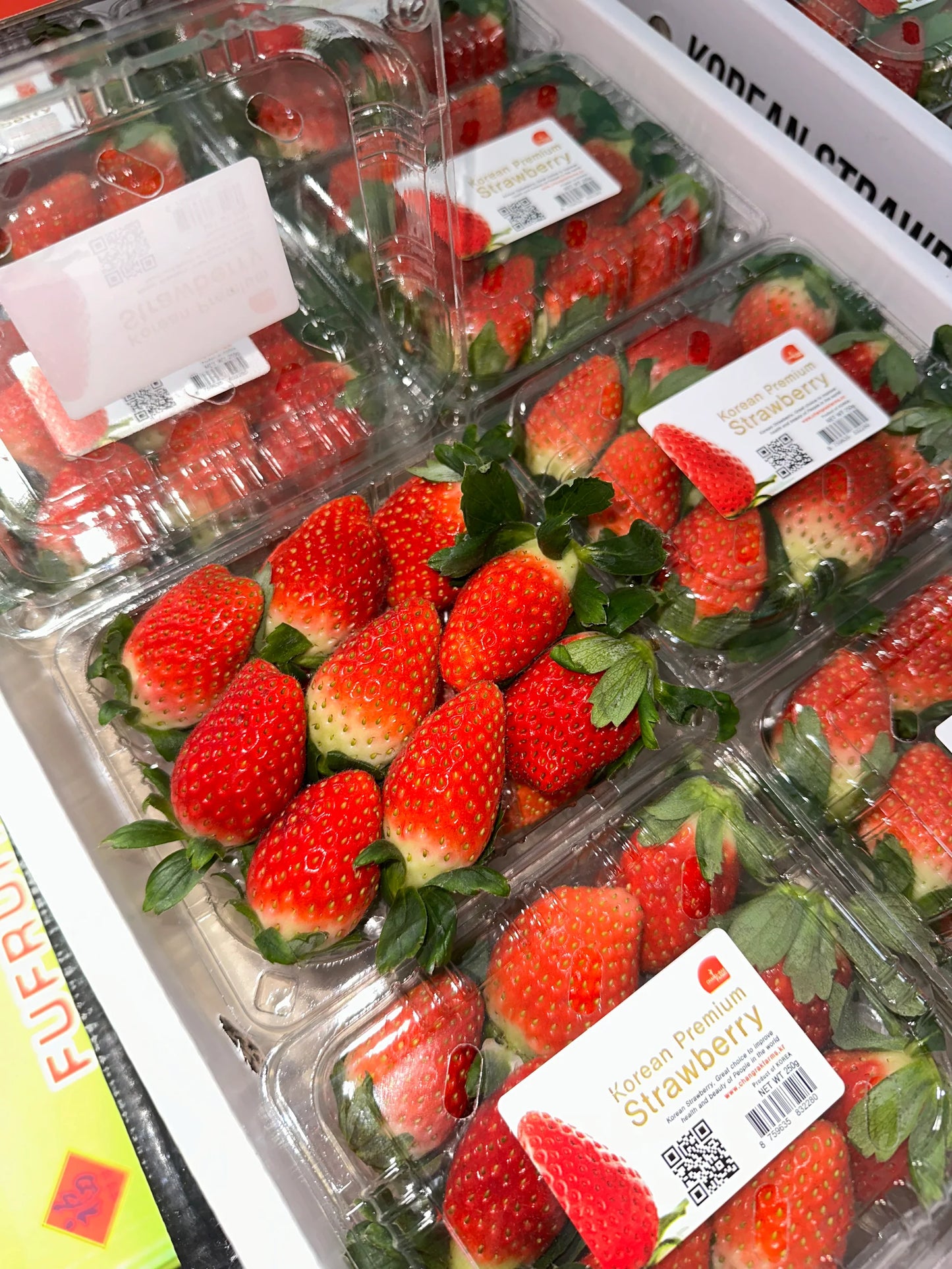 Korean Strawberries 韩国草莓 250G± (BOX/盒)